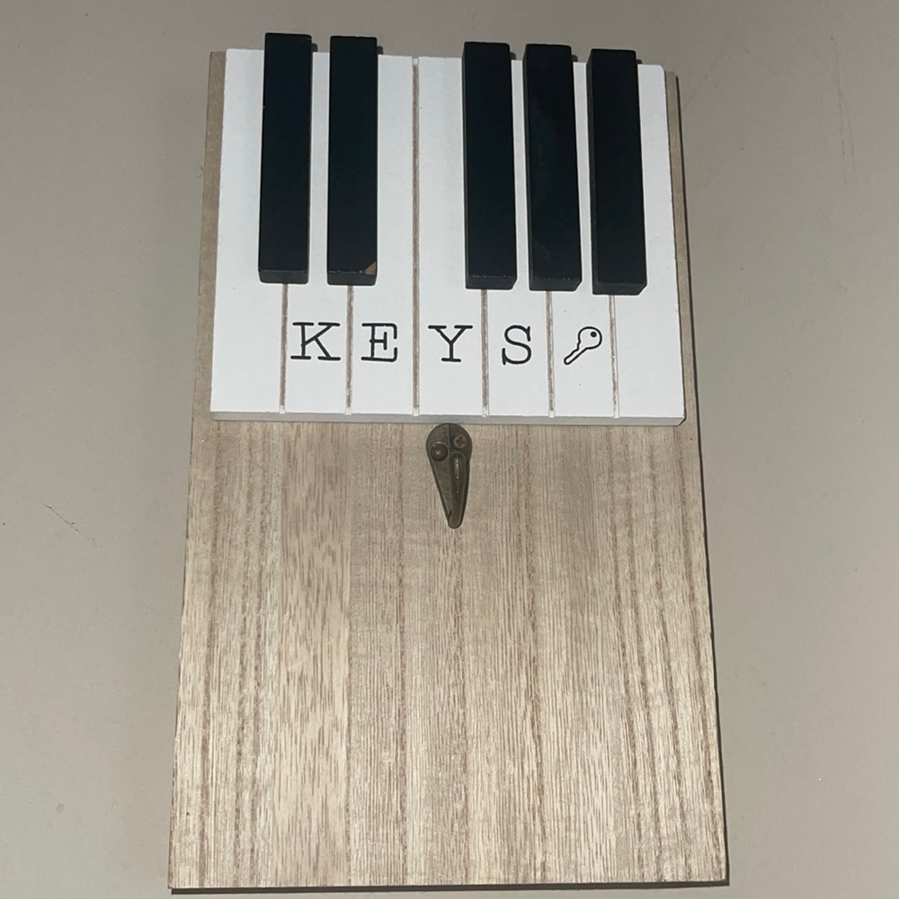 Key accessory hanger